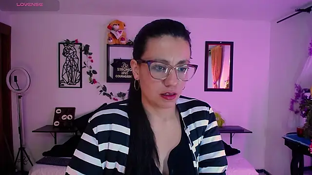 Snapshot of QueenRose94 chatting on 03-06-26, 12:56 QueenRose94 online show from 03-06-26, 12:56