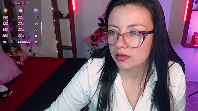 Snapshot of QueenRose94 chatting on 03-10-26, 12:43 QueenRose94 online show from 03-10-26, 12:43