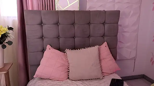 EmmaClark   online show from 02-09-26, 08:02