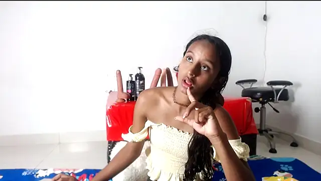 Snapshot of valeryskinnyvagi chatting on 06-10-26, 01:43 valeryskinnyvagi online show from 06-10-26, 01:43