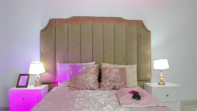 Snapshot of Alessiia_Moon chatting on 03-13-26, 01:18 Alessiia Moon online show from 03-13-26, 01:18