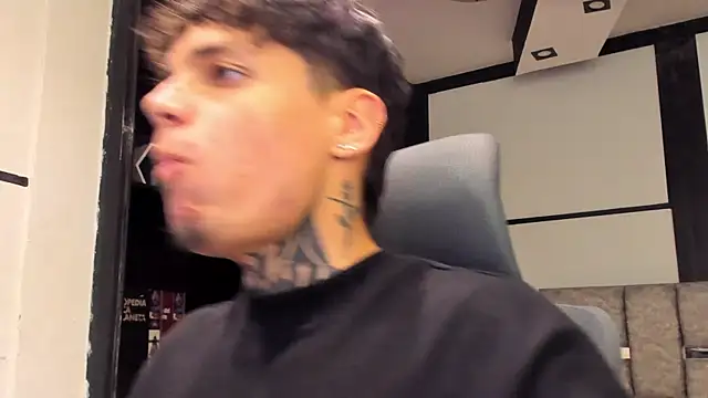 Declan-Foxx online show from 04-16-26, 09:39