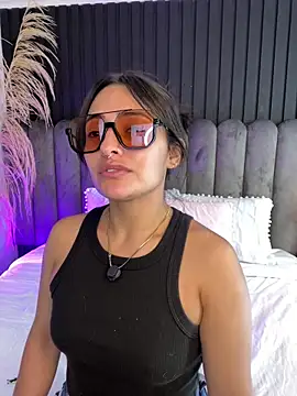 Snapshot of Nanda_vixen_ chatting on 06-03-26, 11:21 Nanda vixen online show from 06-03-26, 11:21