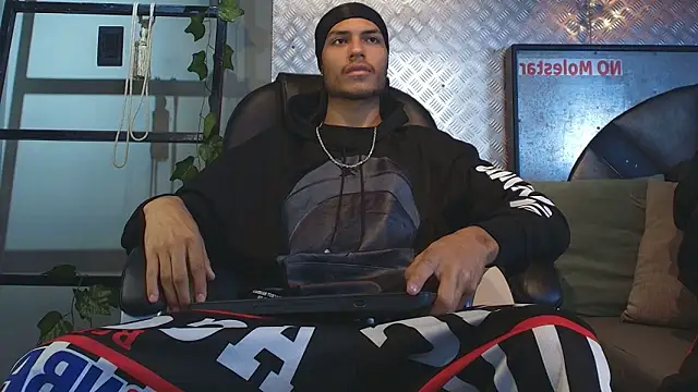 ItsZairen online show from 02-13-26, 03:35