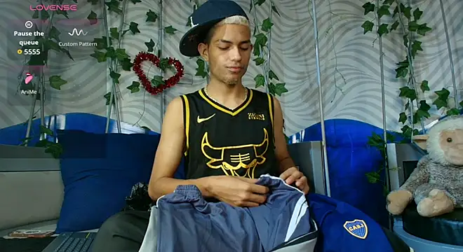 ItsZairen online show from 02-25-26, 03:16