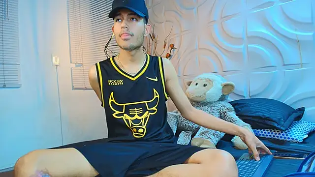 ItsZairen online show from 04-17-26, 04:26