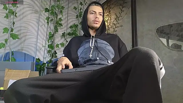 ItsZairen online show from 06-12-26, 03:27