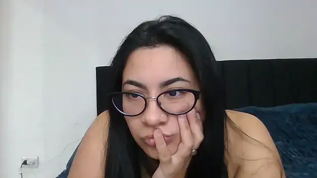 Snapshot of Agusgold22 chatting on 05-12-26, 02:58 Agusgold22 online show from 05-12-26, 02:58