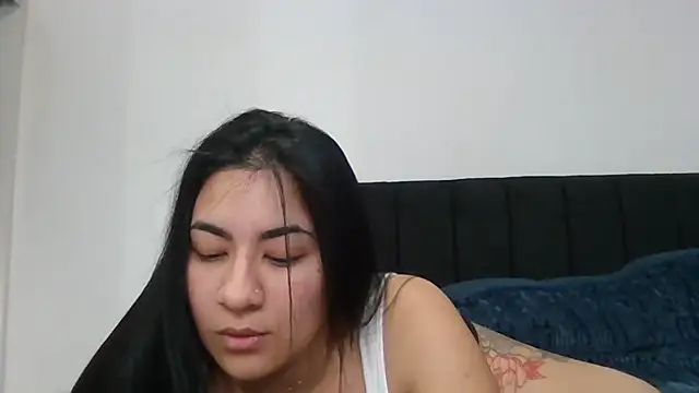 Snapshot of Agusgold22 chatting on 05-15-26, 01:51 Agusgold22 online show from 05-15-26, 01:51