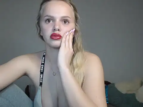 Snapshot of KeylaStar chatting on 03-08-26, 08:45 KeylaStar online show from 03-08-26, 08:45