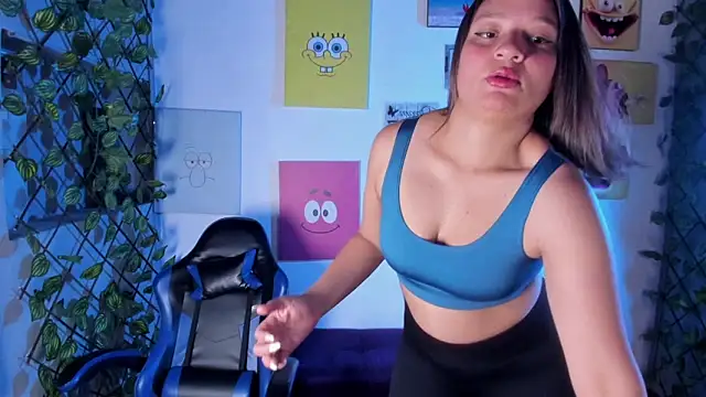 Snapshot of Juli_W chatting on 02-15-26, 02:58 Juli W online show from 02-15-26, 02:58