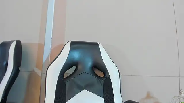 luna bradley  online show from 03-19-26, 12:20