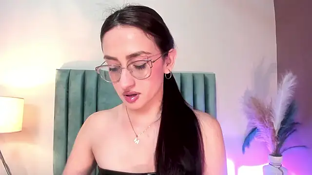 AndraCyruss online show from 03-12-26, 12:17