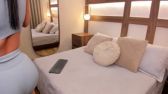 Snapshot of Aurea_Silk chatting on 03-04-26, 09:21 Aurea Silk online show from 03-04-26, 09:21