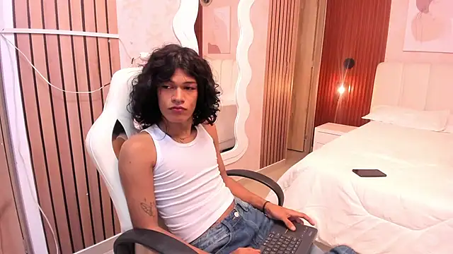 Snapshot of littlesweet18_ chatting on 02-15-26, 12:51 littlesweet18 online show from 02-15-26, 12:51