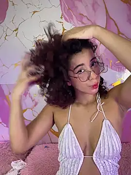 Woo isDaphne online show from 04-12-26, 10:59