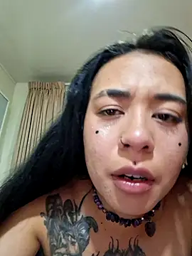 Snapshot of Zafira_glow chatting on 02-22-26, 01:40 Zafira glow online show from 02-22-26, 01:40