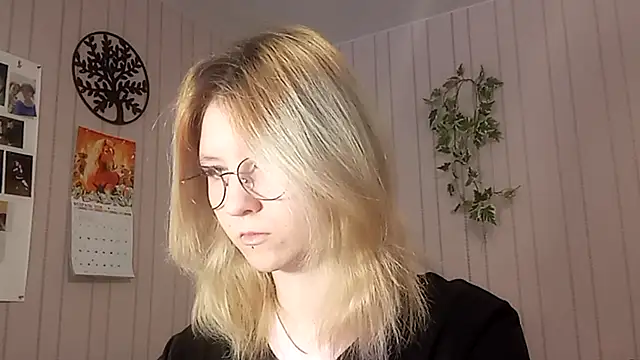 Snapshot of RunawayBr1de chatting on 02-19-26, 02:13 RunawayBr1de online show from 02-19-26, 02:13