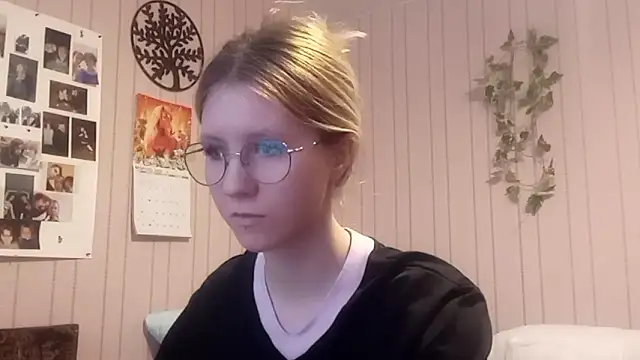 Snapshot of RunawayBr1de chatting on 02-21-26, 02:51 RunawayBr1de online show from 02-21-26, 02:51