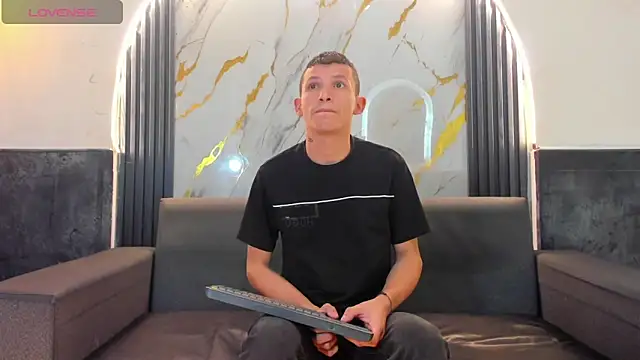 Isaak 26 online show from 04-21-26, 06:23