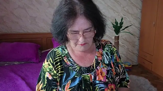 Snapshot of xMaryxAnne chatting on 06-11-26, 01:42 xMaryxAnne online show from 06-11-26, 01:42