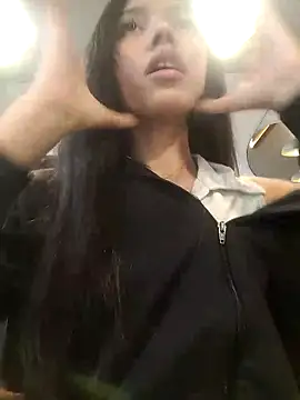 Snapshot of jadelaurent chatting on 02-28-26, 08:32 jadelaurent online show from 02-28-26, 08:32