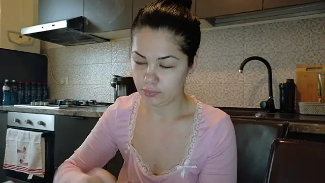 Snapshot of Sofimoon26 chatting on 02-15-26, 10:25 Sofimoon26 online show from 02-15-26, 10:25