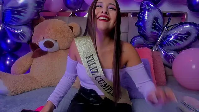 Snapshot of JuliettaArlet chatting on 06-10-26, 12:04 JuliettaArlet online show from 06-10-26, 12:04