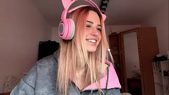 Snapshot of Evva_mayy chatting on 02-10-26, 07:45 Evva mayy online show from 02-10-26, 07:45