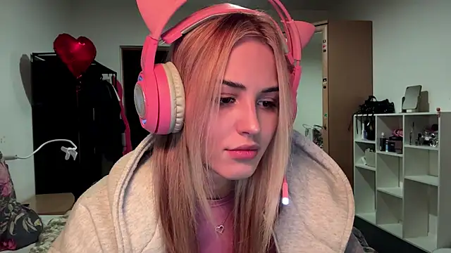 Snapshot of Evva_mayy chatting on 02-15-26, 07:21 Evva mayy online show from 02-15-26, 07:21