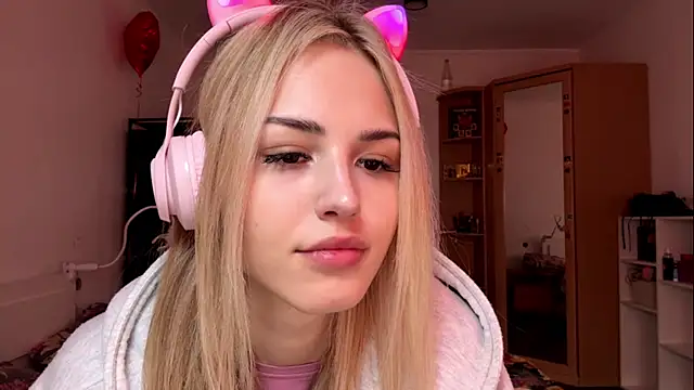 Snapshot of Evva_mayy chatting on 03-02-26, 07:15 Evva mayy online show from 03-02-26, 07:15