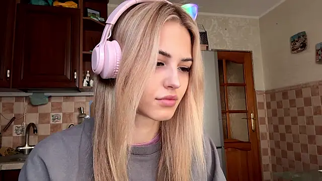 Snapshot of Evva_mayy chatting on 03-08-26, 07:01 Evva mayy online show from 03-08-26, 07:01