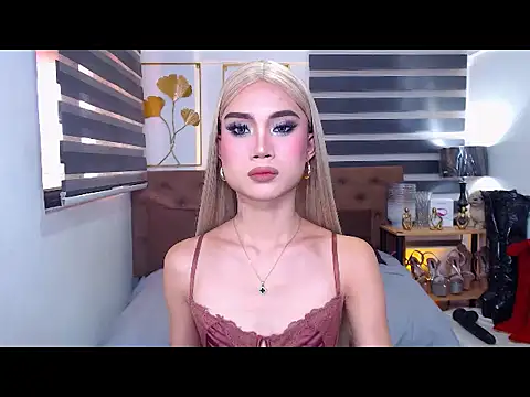 Snapshot of JuicyCockThea chatting on 06-15-26, 03:53 JuicyCockThea online show from 06-15-26, 03:53