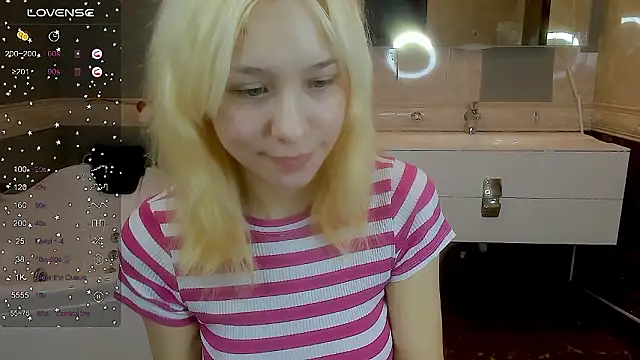 Snapshot of EmilyTrase chatting on 03-07-26, 01:24 EmilyTrase online show from 03-07-26, 01:24