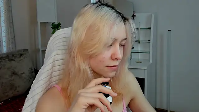 EmilyTrase online show from 04-27-26, 01:25