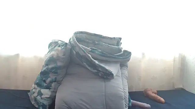 Sweet-Bella17 online show from 04-27-26, 01:31