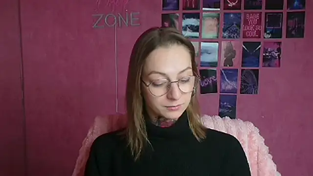 Esmi Winter online show from 02-18-26, 06:20