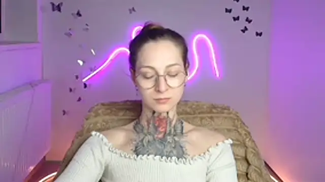 Esmi Winter online show from 04-18-26, 11:25