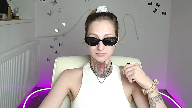 Snapshot of Esmi_Winter chatting on 07-22-26, 11:24 Esmi Winter online show from 07-22-26, 11:24