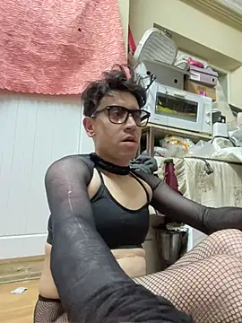 Femboysissy1919 online show from 04-16-26, 09:39