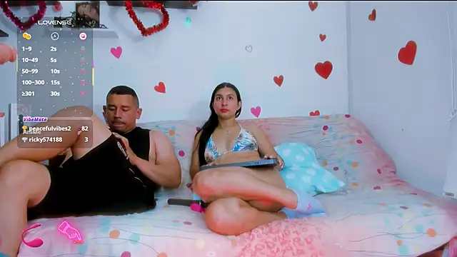 Snapshot of mystery_couple0 chatting on 03-04-26, 11:00 mystery couple0 online show from 03-04-26, 11:00