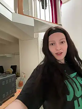 Snapshot of Mis-Elisa96 chatting on 03-10-26, 04:45 Mis-Elisa96 online show from 03-10-26, 04:45