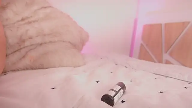 Shopie Colucci online show from 04-11-26, 07:45