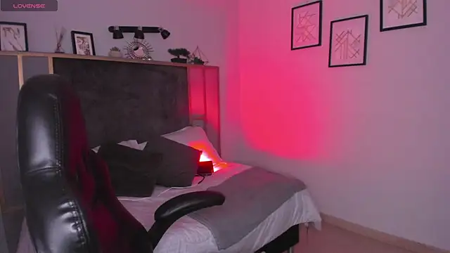 Lola 12  online show from 04-16-26, 02:07