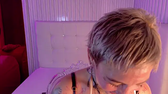 Snapshot of Everlyn_sexx chatting on 02-13-26, 12:12 Everlyn sexx online show from 02-13-26, 12:12