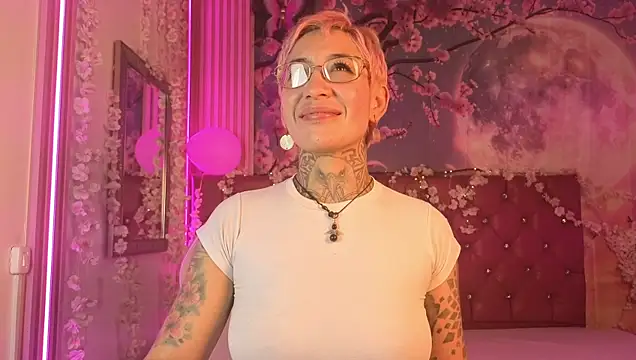 Snapshot of Everlyn_sexx chatting on 02-21-26, 03:57 Everlyn sexx online show from 02-21-26, 03:57