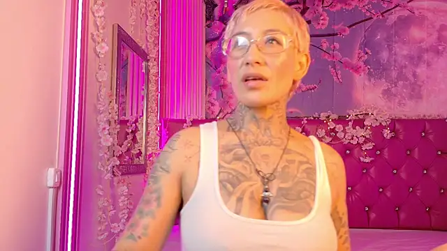 Snapshot of Everlyn_sexx chatting on 02-28-26, 06:09 Everlyn sexx online show from 02-28-26, 06:09