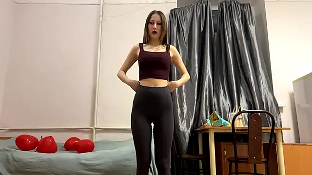 Snapshot of VickieKush chatting on 02-24-26, 04:05 VickieKush online show from 02-24-26, 04:05