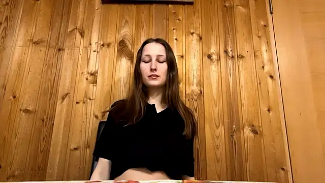 Snapshot of VickieKush chatting on 03-06-26, 03:08 VickieKush online show from 03-06-26, 03:08