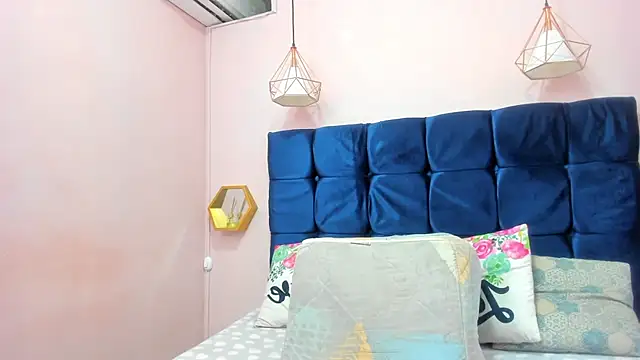 Sexy ebony 1 online show from 04-15-26, 07:58